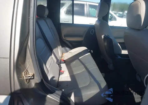 2004 Jeep Liberty Limited Edition z USA, uszkodzony, nr VIN 1J4GK58K34W248395